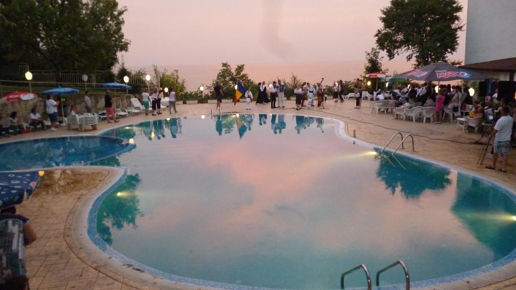 Ahilea Hotel - Free Pool Access بالشيك المظهر الخارجي الصورة