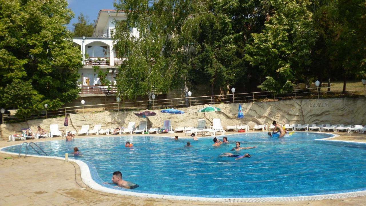 Ahilea Hotel - Free Pool Access بالشيك المظهر الخارجي الصورة